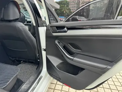 Volkswagen Sagitar 2018, 56800 км, за 5795.7 USD - фото 15