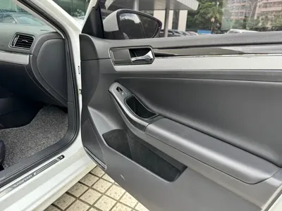 Volkswagen Sagitar 2018, 56800 км, за 5795.7 USD - фото 16