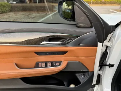 BMW 6 Series GT 2022, 80000 км, за 38335.86 USD - фото 8