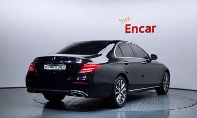 Mercedes-Benz E-Class 2019, 45648 км, за 16381.71 USD - фото 2
