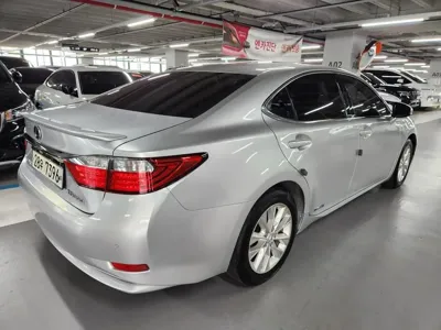 Lexus ES 2014, 113000 км, за 10726.12 USD - фото 12