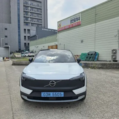 Volvo EX30 2026, 4000 км, за 29628.17 USD