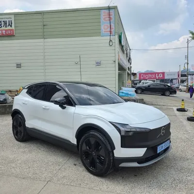 Volvo EX30 2026, 4000 км, за 29628.17 USD