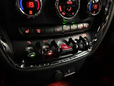 MINI Clubman 2020, 103193 км, за 9230.97 USD - фото 14