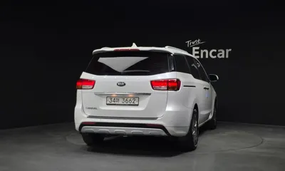 Kia Canival 2015, 119182 км, за 5939.87 USD