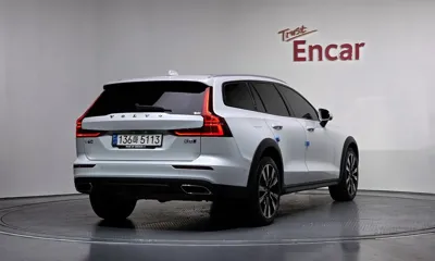 Volvo V60 2022, 36152 км, за 25702.01 USD
