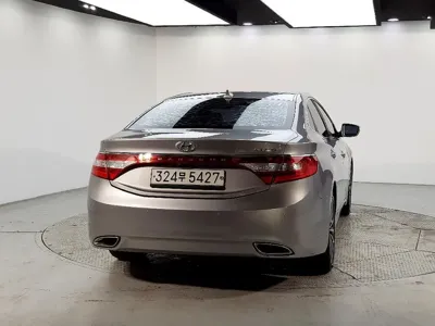 Hyundai Grandeur 2014, 411083 км, за 1625.17 USD