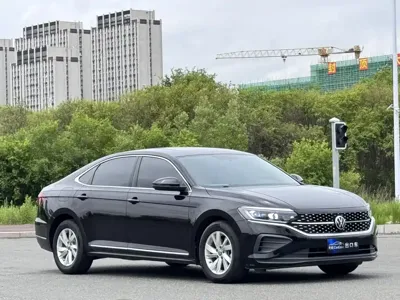 Volkswagen Passat 2022, 65000 км, за 17592.51 USD