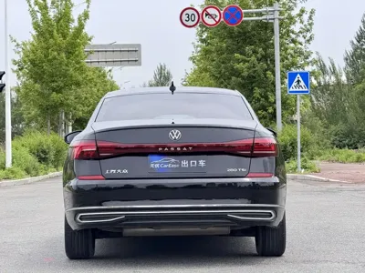 Volkswagen Passat 2022, 65000 км, за 17592.51 USD
