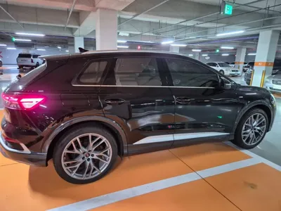Audi Q4 e-tron 2025, 4500 км, за 31114.61 USD
