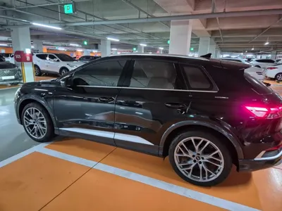 Audi Q4 e-tron 2025, 4500 км, за 31114.61 USD