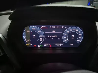 Audi Q4 e-tron 2025, 4500 км, за 31114.61 USD - фото 6