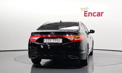 Hyundai Grandeur 2013, 174201 км, за 2619.14 USD