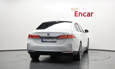 BMW 5-Series 2024, 35055 км, за 32814.76 USD