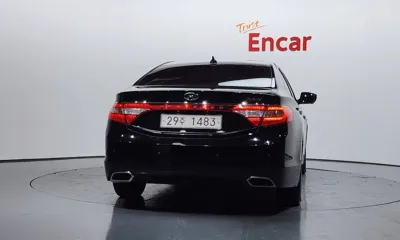 Hyundai Grandeur 2016, 185012 км, за 4426.82 USD
