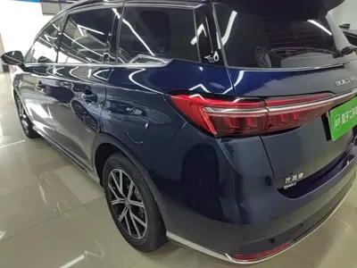 BYD MAX New Energy 2023, 48700 км, за 10484.07 USD