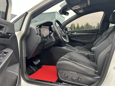 Volkswagen Golf 2022, 31000 км, за 19125.06 USD - фото 7