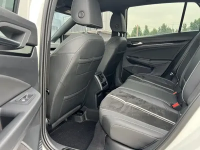 Volkswagen Golf 2022, 31000 км, за 19125.06 USD - фото 8