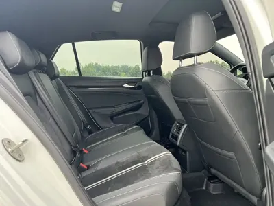 Volkswagen Golf 2022, 31000 км, за 19125.06 USD - фото 9