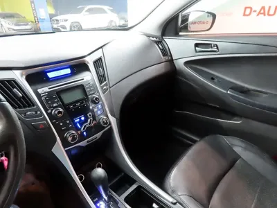 Hyundai Sonata 2011, 81976 км, за 2494.42 USD - фото 11