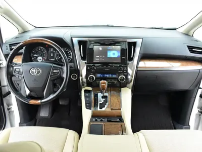 Toyota Alphard 2017, 110000 км, за 59887.01 USD - фото 7