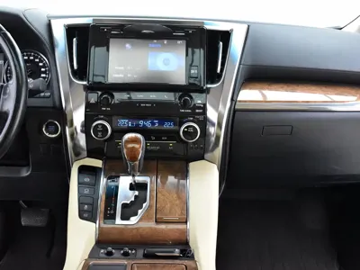 Toyota Alphard 2017, 110000 км, за 59887.01 USD - фото 8