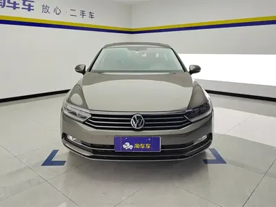 Volkswagen Magotan 2016, 81500 км, за 9387.69 USD