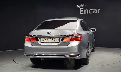 Honda Accord 2017, 72073 км, за 6381.45 USD