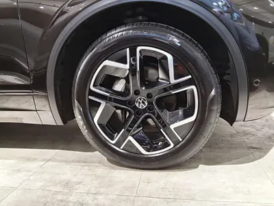 Volkswagen Touareg 2024, 28469 км, за 46254.1 USD