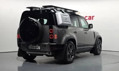 Land Rover Defender 2025, 2000 км, за 65111.1 USD