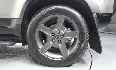 Land Rover Defender 2025, 2000 км, за 65111.1 USD
