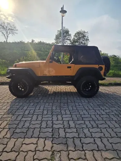Jeep Wrangler 1997, 130000 км, за 11001.11 USD