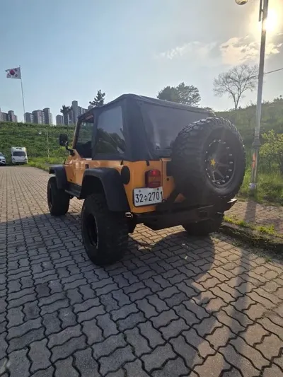 Jeep Wrangler 1997, 130000 км, за 11001.11 USD