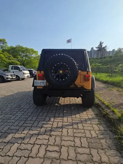 Jeep Wrangler 1997, 130000 км, за 11001.11 USD