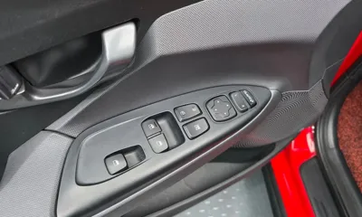 Hyundai Veloster 2018, 42902 км, за 9780.75 USD - фото 19