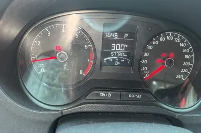 Volkswagen Polo 2016, 57699 км, за 5934 USD - фото 11