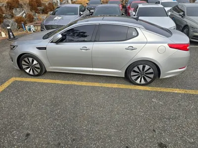 Kia K5 2013, 88710 км, за 4940.52 USD