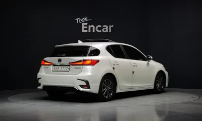 Lexus CT200h 2018, 50089 км, за 12781.45 USD