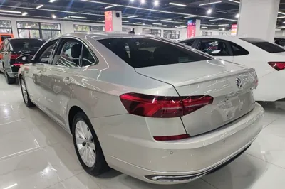 Volkswagen Passat 2020, 59200 км, за 14331 USD