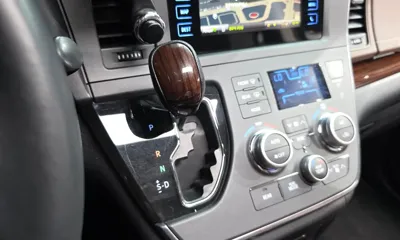 Toyota Sienna 2016, 57245 км, за 14637.02 USD - фото 9