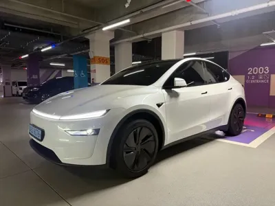 Tesla Model Y 2025, 1652 км, за 27042.83 USD