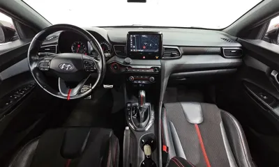 Hyundai Veloster 2018, 98976 км, за 7922.03 USD - фото 7