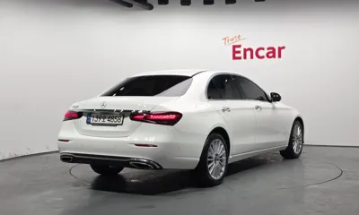 Mercedes-Benz E-Class 2022, 30083 км, за 26957.38 USD