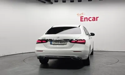 Mercedes-Benz E-Class 2022, 30083 км, за 26957.38 USD