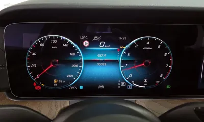 Mercedes-Benz E-Class 2022, 30083 км, за 26957.38 USD - фото 8