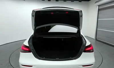 Mercedes-Benz E-Class 2022, 30083 км, за 26957.38 USD - фото 20