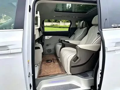 Denza Denza D9 2023, 52000 км, за 23366.23 USD