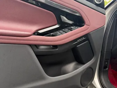 Land Rover Evoque 2022, 11000 км, за 20423.38 USD - фото 9