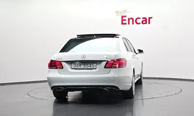 Mercedes-Benz E-Class 2015, 78072 км, за 12286.29 USD