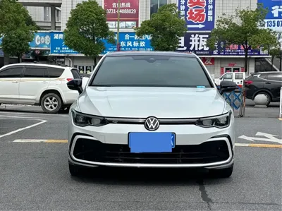 Volkswagen Golf 2022, 28000 км, за 17651.64 USD
